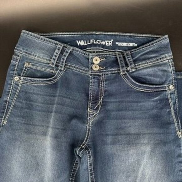 WallFlower Women’s 9 "The Luscious Curvy" Fit Bootcut Jeans - Picture 6 of 10